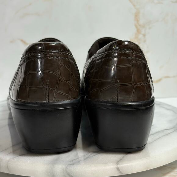 Clarks Bendables Brown Croc Embossed Loafers Comfort Slip-On Size 9.5M - Picture 6 of 14